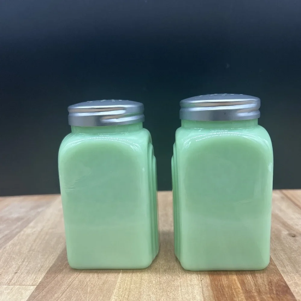 Mosser Farm Salt & Pepper Jadeite Green Arch  Shakers With Stacked Animals Gift